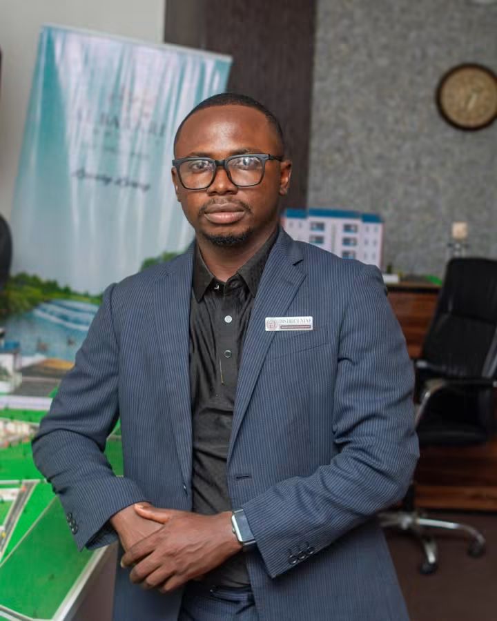 Kunle Ilori Diamon at the office